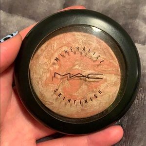 MAC mineralize skinfinish